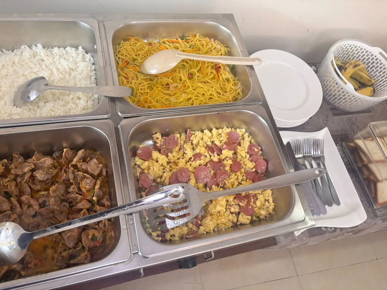 Buffet du restaurant de l'Anglicane Guest House — photo 5